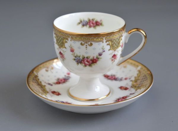 希少 金と薔薇が素敵 【アンティーク】 ボーンチャイナ プリンセスローズ 金彩 カップ&ソーサー 1客拍卖