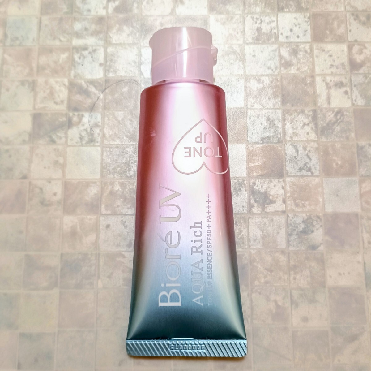 【送料無料】花王 ビオレUVアクアリッチ トーンアップエッセンス拍卖