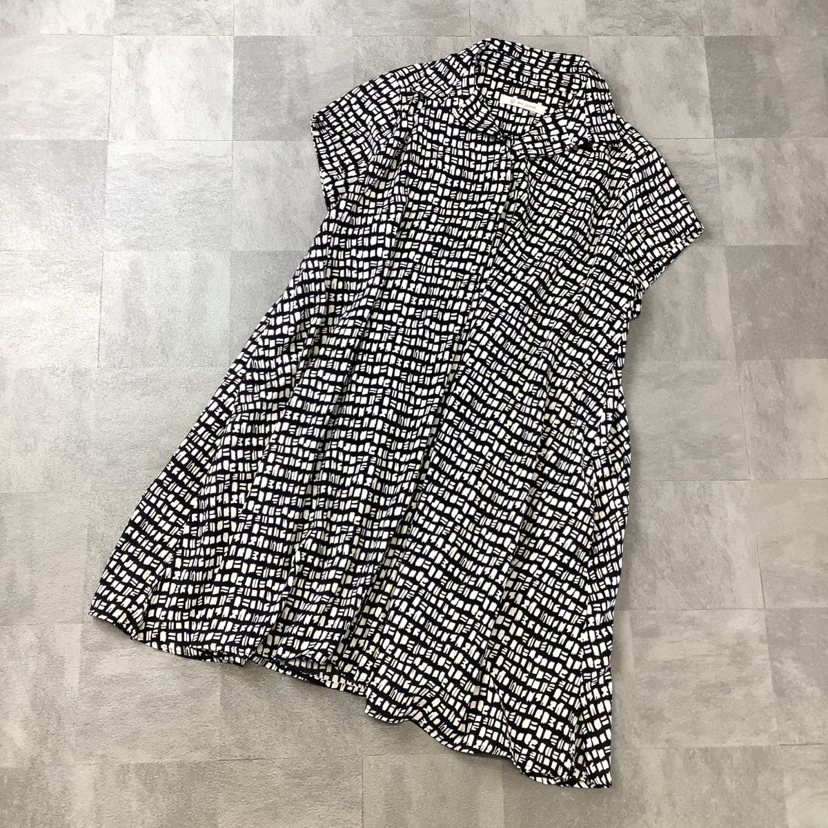 美品 Bon Jeloud 総柄 半袖 ワンピース レディース 38 M ブラック拍卖