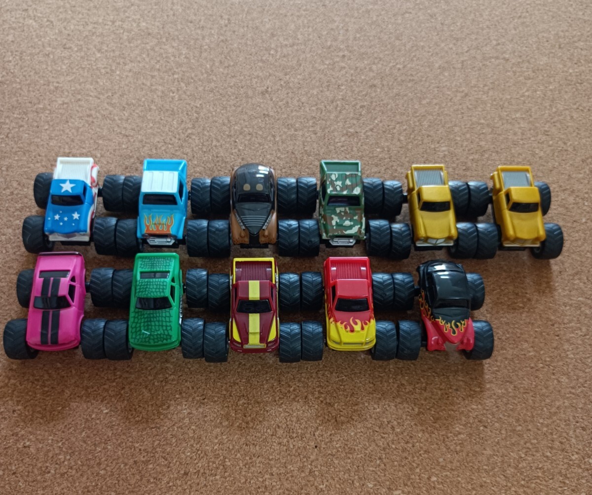 ミニカー プルバック 全種類+1台 計11個セット コーヒーおまけ 非売品 オフロード ピックアップ 4WD拍卖