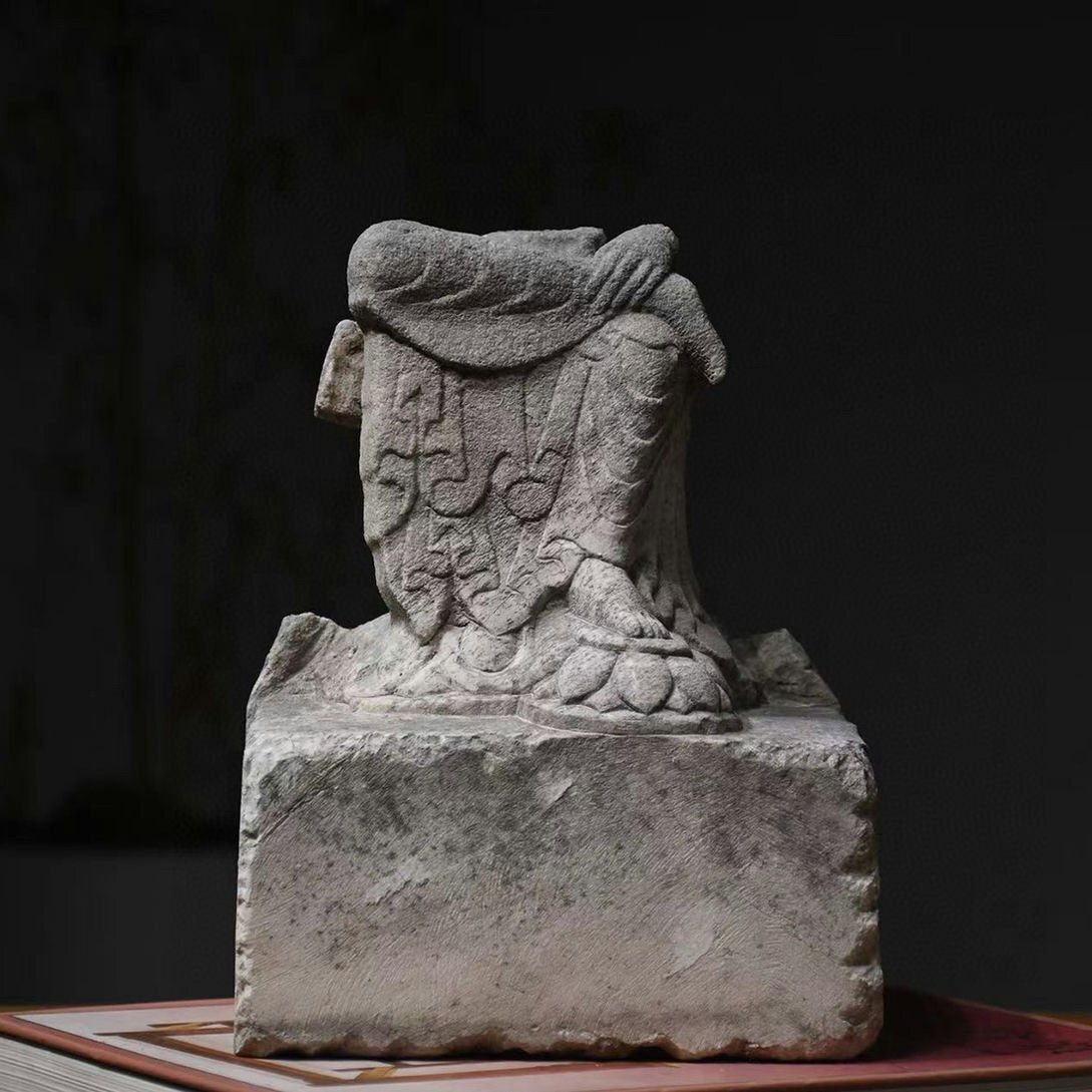 ▼渡鶴羽▼P7569北魏時代 青石思維仏残身 青石細工彫刻★仏教古美術★仏像★細密細工★廃寺旧蔵★廃寺買出品拍卖