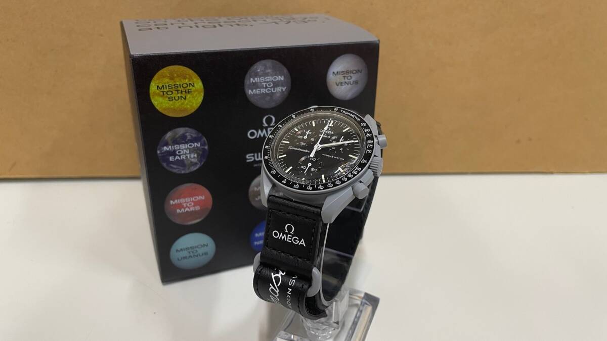 【美品】OMEGA オメガ スウォッチコラボ スピードマスター MOON SWATCH S033M100 QZ クロノグラフ ブラック文字盤 メンズ腕時計 箱付き拍卖