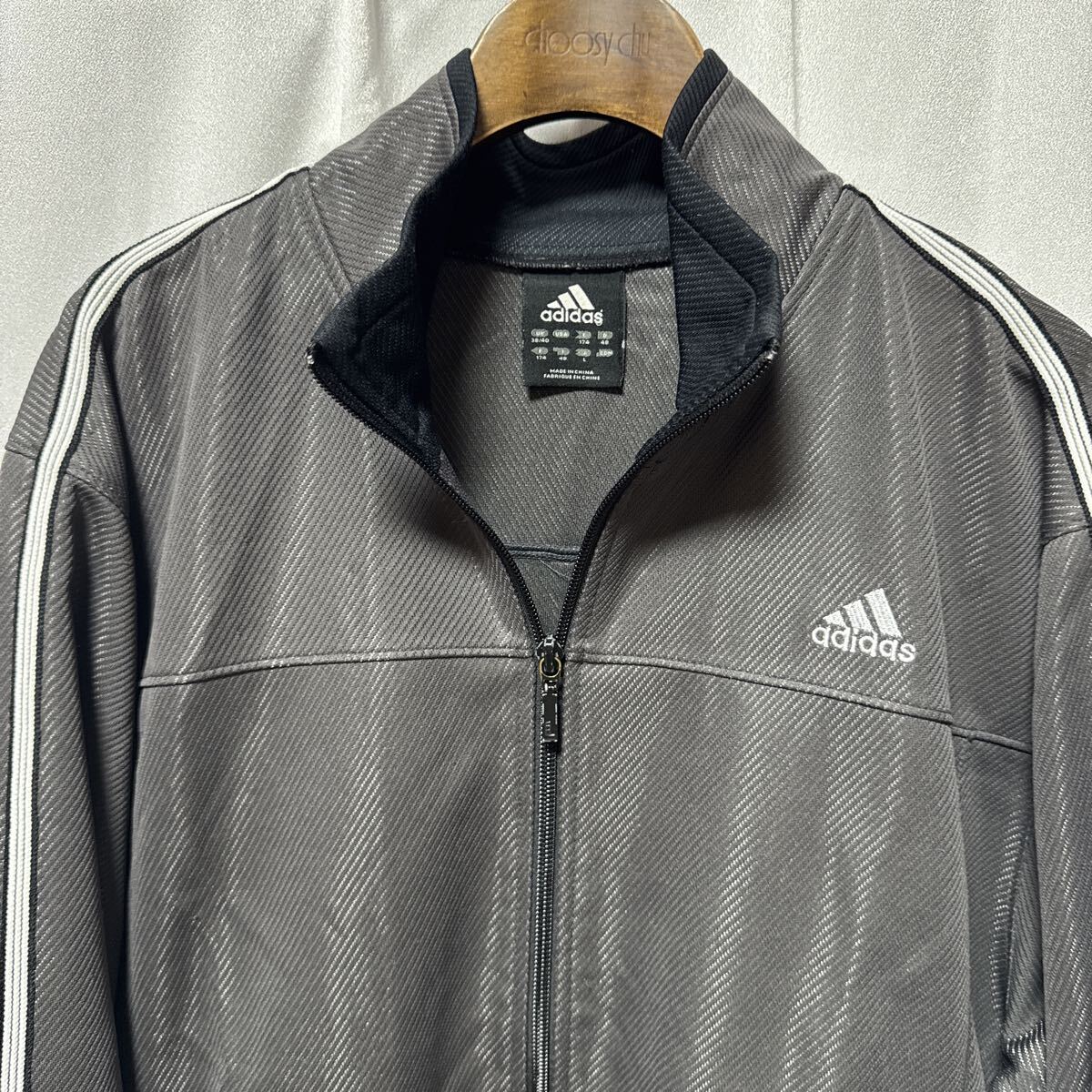 美品 adidas アディダス ロゴ刺繍 ジャージ ダークグレー L ぬ拍卖