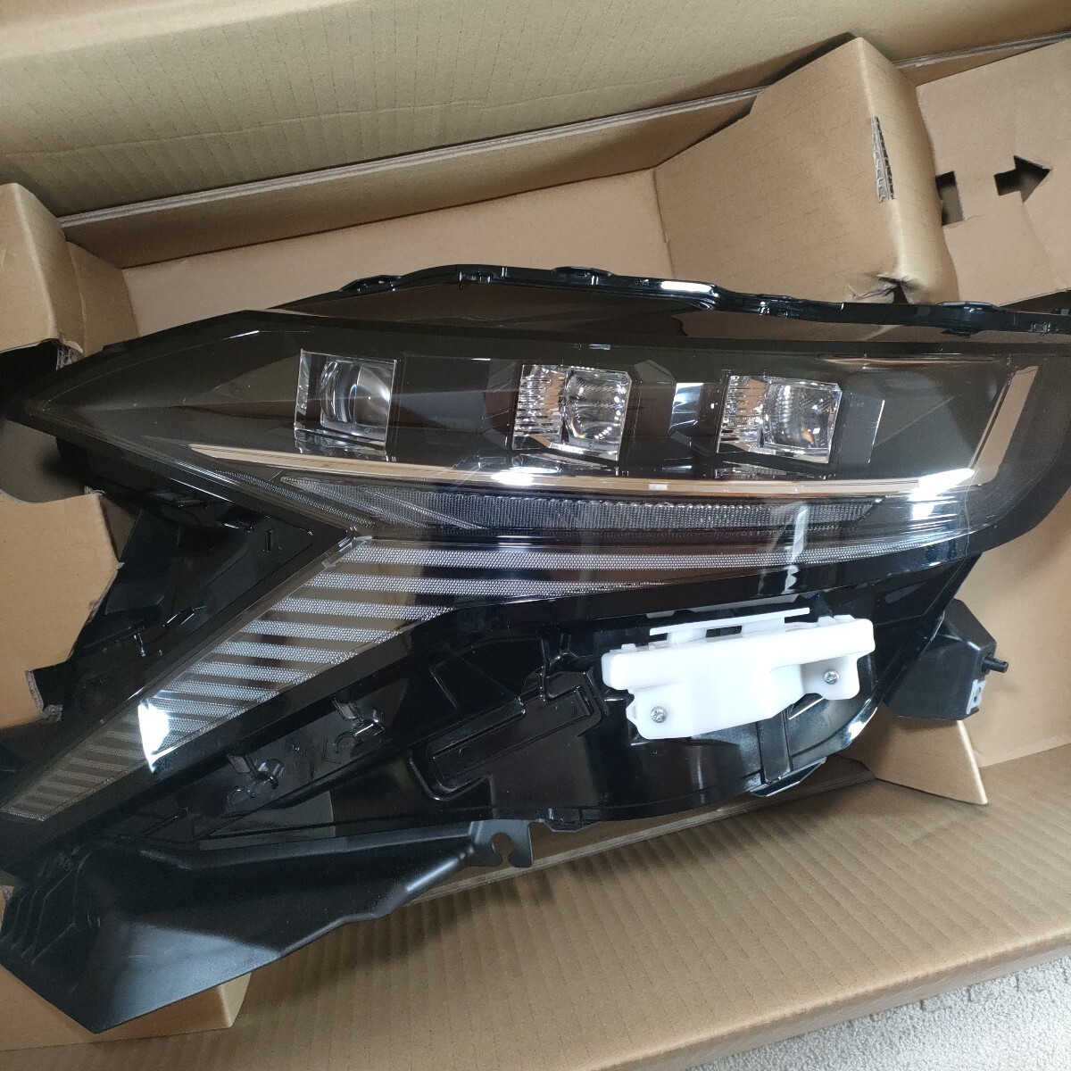 新車外し 日産 純正 サクラ B6AW LED ヘッドライト 左側 KOITO100-2378H 刻印T NISSAN SAKURA 26060-7PA0A拍卖