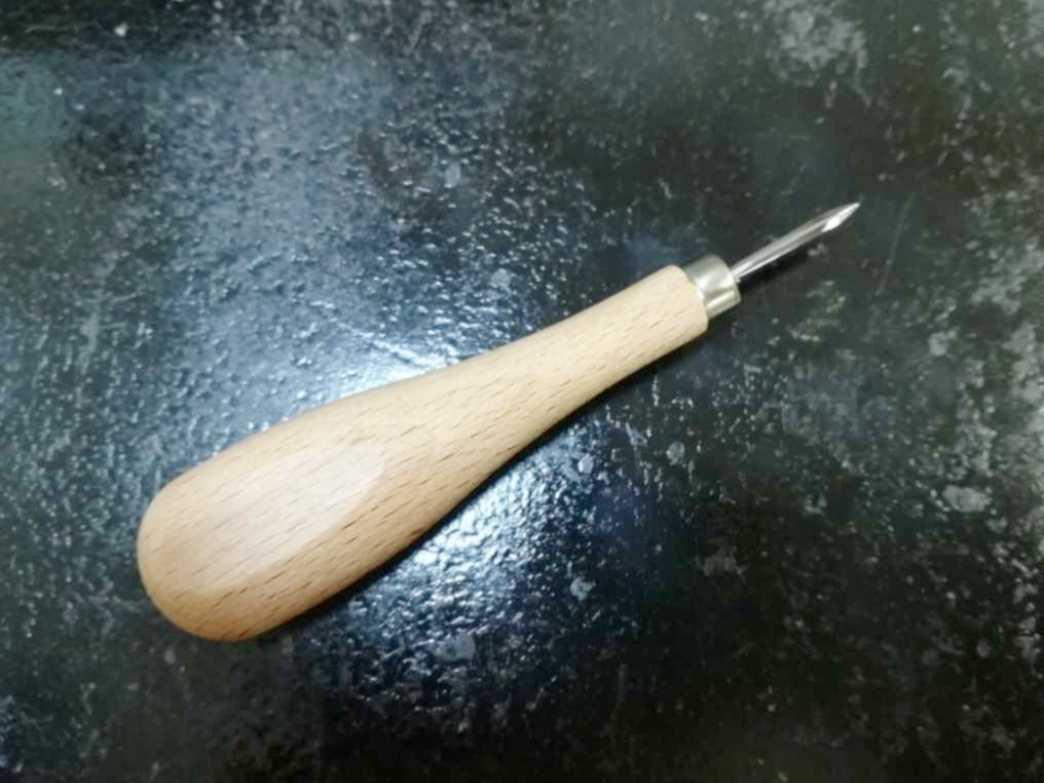 国産職人仕様 菱ぎり 中目 (約2,8mm) 研ぎ上げ済み レザークラフト 菱ギリ きり キリ拍卖