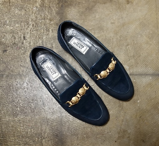 TK 良品 GIANNI VERSACE ジャンニヴェルサーチ 金ゴールド2連金具 ローファーシューズ 40,5 ネイビー スリッポン拍卖