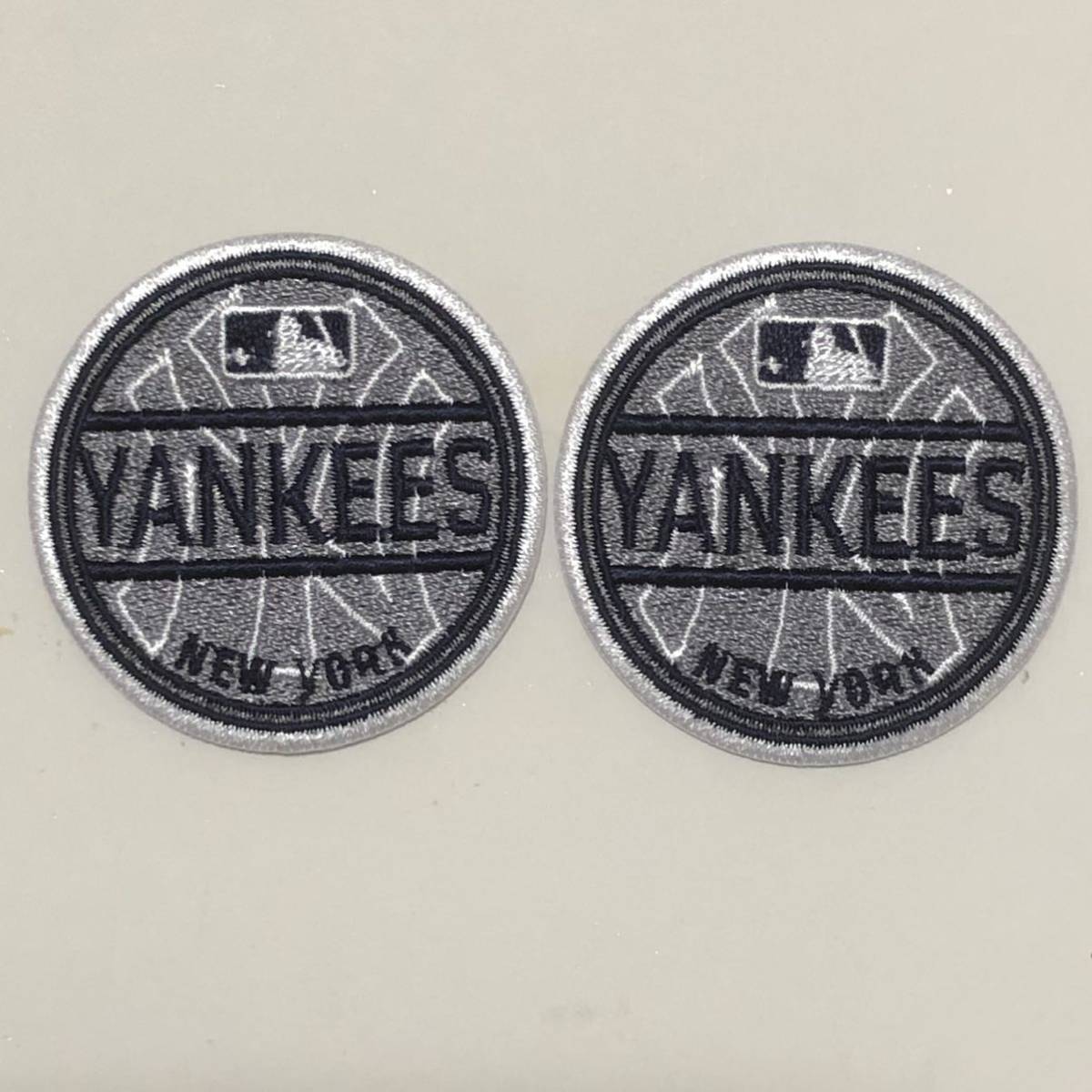 MLB ニューヨーク・ヤンキース  ミニサイズ(約5cm) 2枚セット ワッペン グレー拍卖