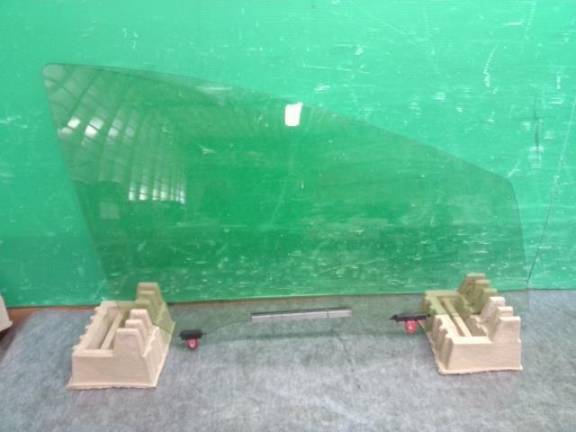 アクア 6AA-NHP10 右フロントドアガラス S ビジネスパッケージ 68101-52052拍卖