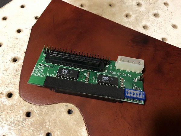 動作確認済 SCA80ピン ‐ 50 or 68ピン SCSI変換アダプタ ターミネーター付(CA250604)拍卖