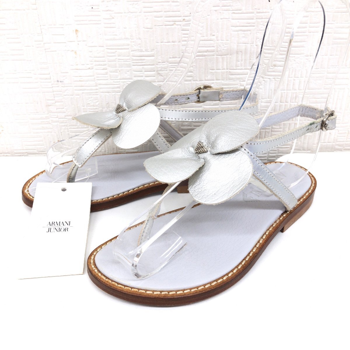 美品 ARMANI JUNIOR アルマーニ イーグルロゴ フラワーモチーフ 本革 レザー サンダル 30(約19.5cm) シルバー キッズ ジュニア 女の子拍卖