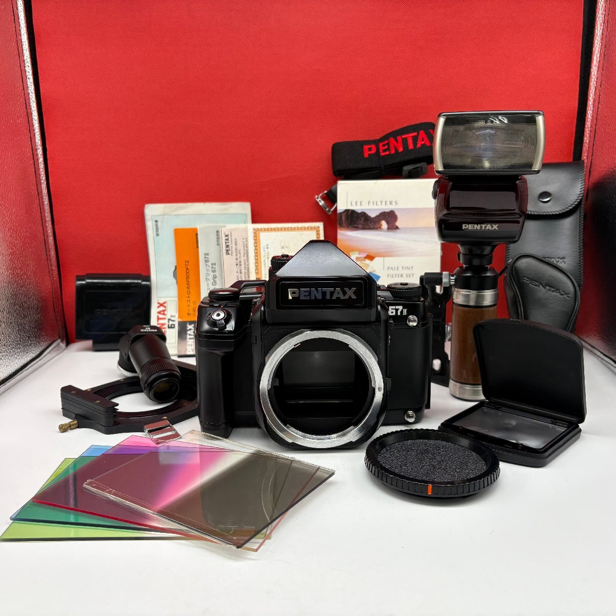 □07 防湿庫保管品 PENTAX 67II ボディ 中判フィルムカメラ 木製グリップ 付属品 動作確認済 シャッター、露出計OK ペンタックス拍卖