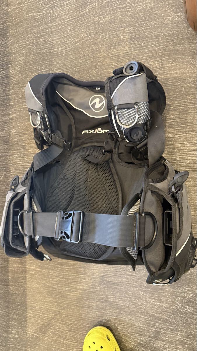 【使用6回】AQUALUNG BCD アクシオム i3 AXIOM 重器材 アクアラング サイズSM JPサイズM ダイビング拍卖