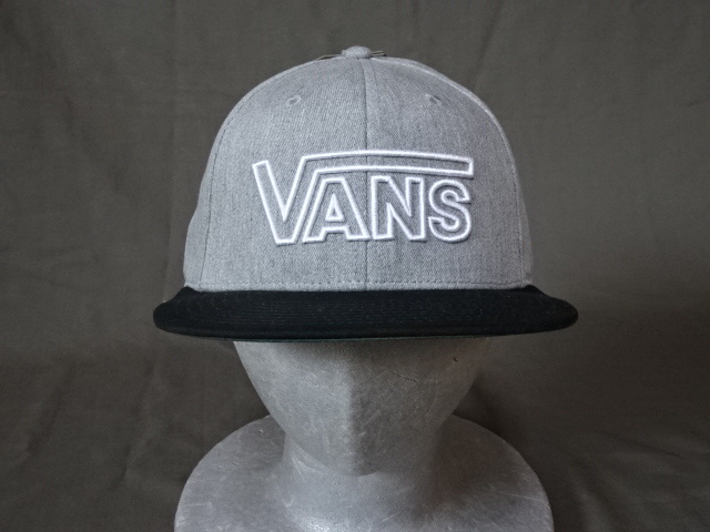 USA購入 人気アメカジ系ボーダーブランド VANS【バンズ】 シンプルなロゴマーク刺繍入りキャップ 灰 x 黒拍卖