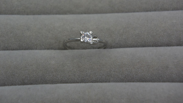 (■77)ラインストーンのついた銀色のリング拍卖