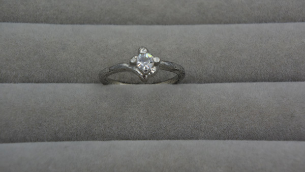 (■75)ラインストーンのついた銀色のリング拍卖