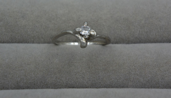 (■74)ラインストーンのついた銀色のリング拍卖