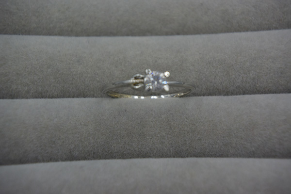 (■86)ラインストーンのついた銀色のリング拍卖