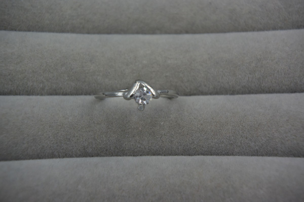 (■100)ラインストーンのついた銀色のリング拍卖