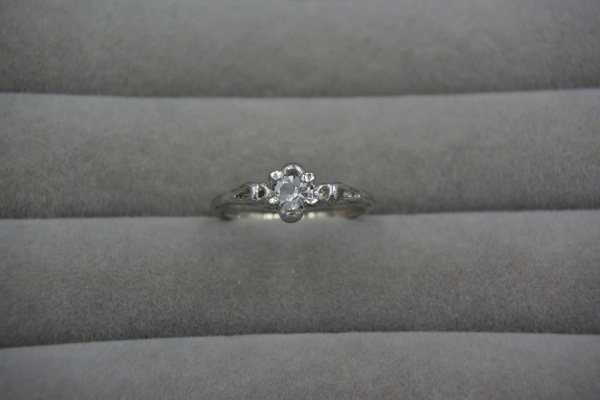 (■105)ラインストーンのついた銀色のリング拍卖