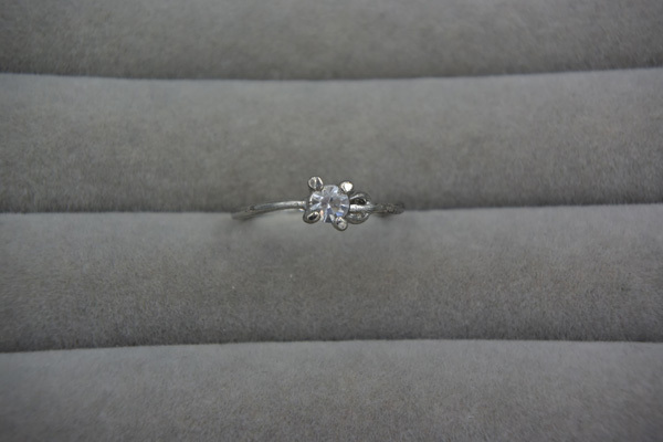 (■104)ラインストーンのついた銀色のリング拍卖