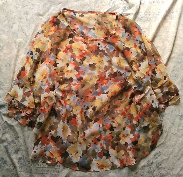 未使用 RAPT INDUCE トップス サイズ38 花柄 オレンジ系など カラフル 透け感 カットソー ひらひら袖 6分袖位 ラプトインデュース拍卖