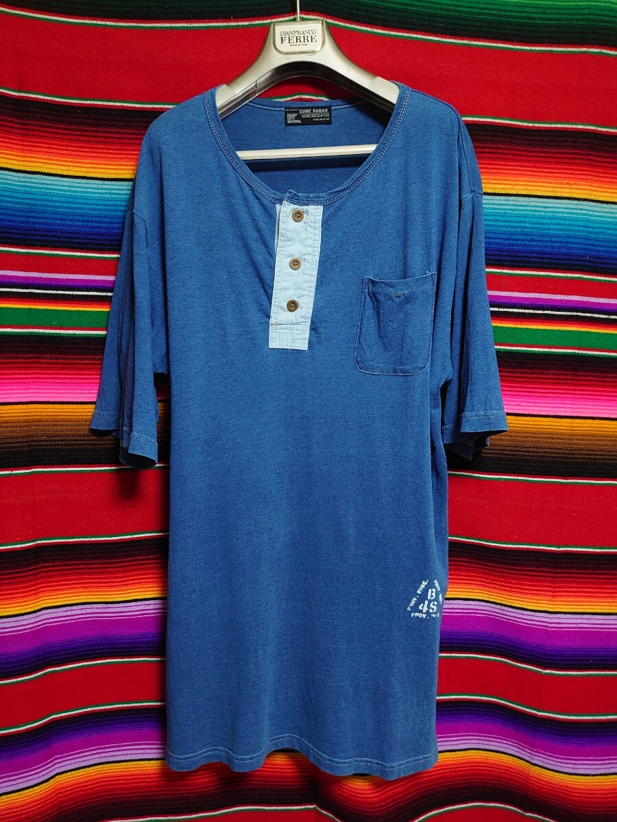 CUBE SUGAR キューブシュガー アップリケ ロング丈 ヘンリーネック ポケ付き ハーフスリーブTシャツ Мサイズ ネイビー ライトブルーデニム拍卖