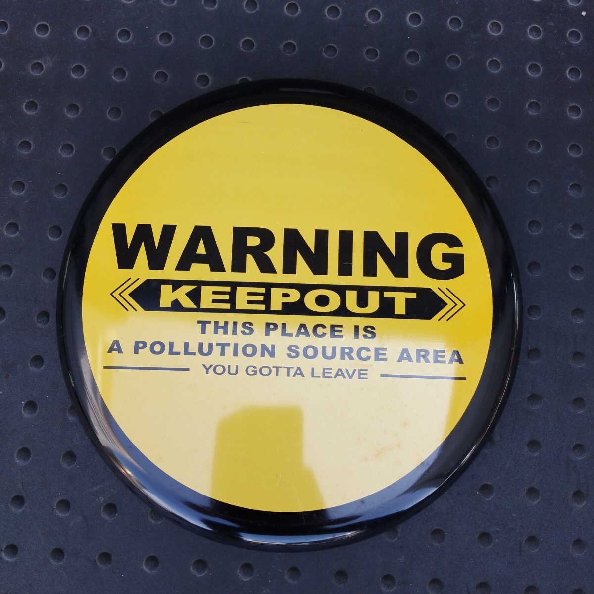 看板 WARNING KEEP OUT 警告!立ち入り禁止 直径30.5cm×厚さ2.2cm ブリキ製 メタルサイン 壁面装飾 ガレージ インテリア アメリカン 雑貨拍卖