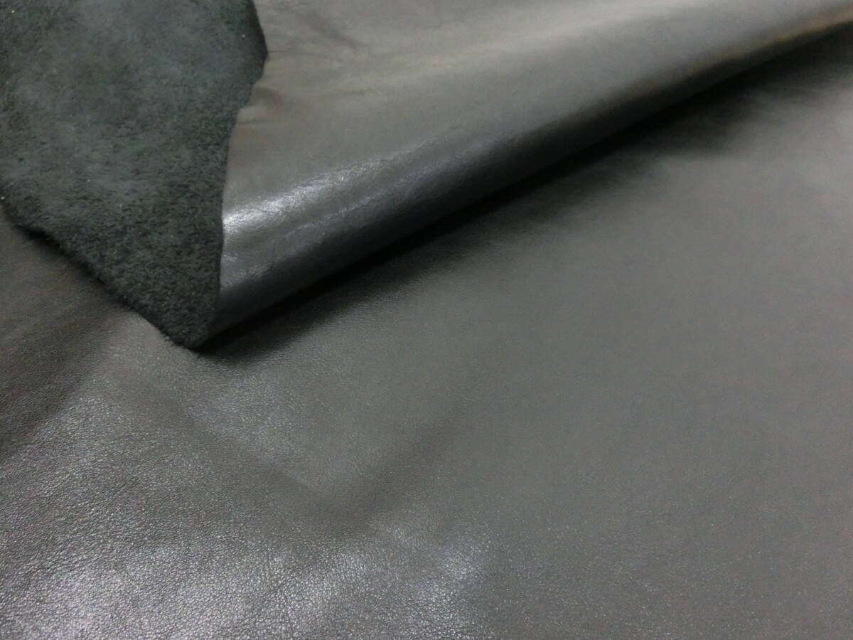 Y29【今週の特価】黒 ニッピシール有 コンビ鞣しタンニン含 革らしいシボ感有 1~1,3ミリ 最長部約92×52㎝ 拍卖
