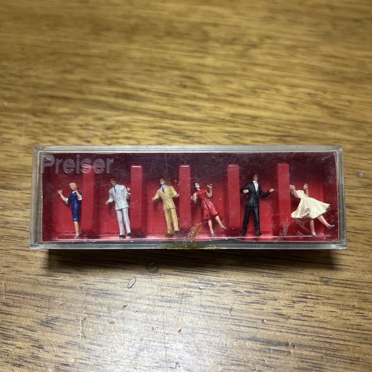 送料込み■未使用 プライザー Preiser  10120 ダンス 青色 保管品 塗装済完成品 HO(1/87) 情景 背景 フィギュア拍卖