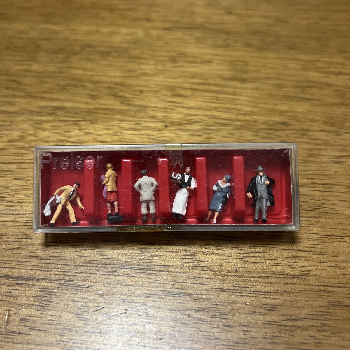 未使用保管品■プライザー Preiser 12448 1925-1930年代の駅のホームにて? 塗装済完成品 HO(1/87) 情景 背景 フィギュア拍卖