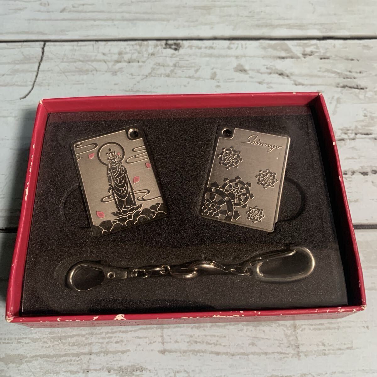 アミュレット 真如苑 霊祖生誕百年 応現祭 応現アミュレット 記念品 キーホルダー 仏教 コレクション (A-2798)拍卖