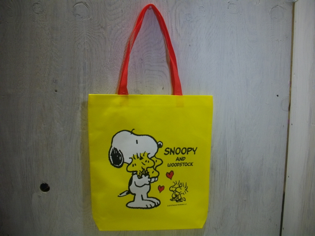 未使用 スヌーピー 不織布 トート バック イエロー柄 検索用)チャーリーブラウン ウッドストック アストロフォー ルーシー拍卖