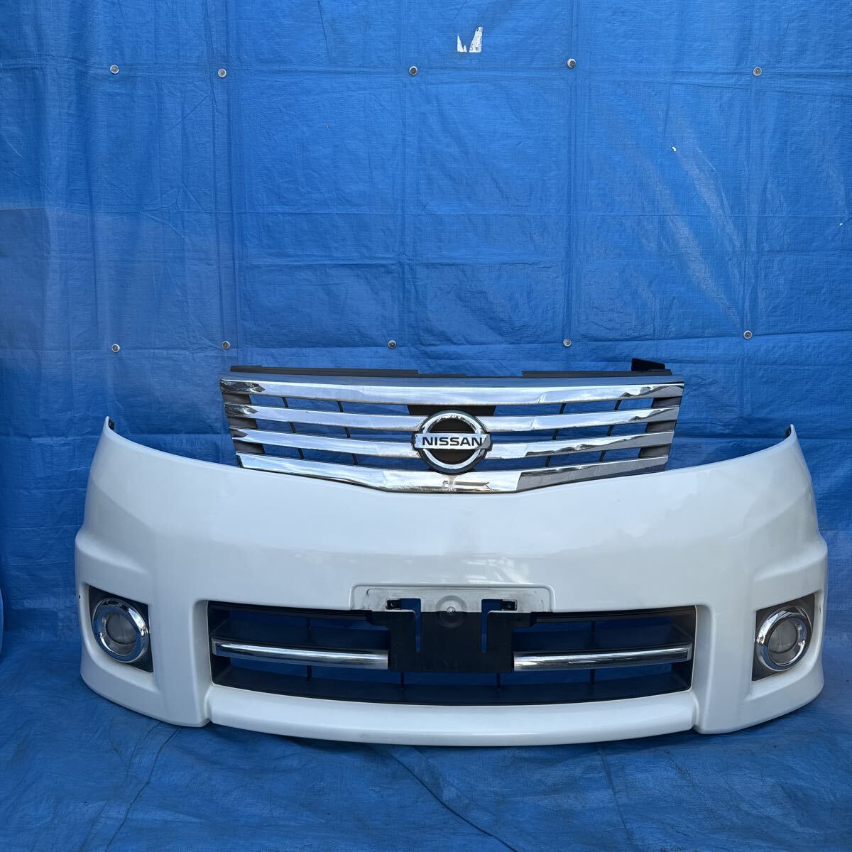 ◆ニッサン セレナ ハイウェイスター《CC25 CNC25 C25 NC25》純正 フロントバンパー グリル付 フォグ付 カラー QX1 (パール) 62022 CY80H◆拍卖