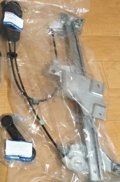 新品 純正品 MAZDA マツダ ウインドウレギュレター 手回し式 エスカッション ハンドル付き 運転席側 ロードスター NA6C NA8C拍卖