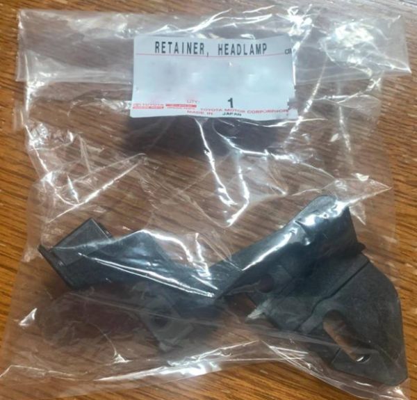 新品 純正品 TOYOTA トヨタ ヘッドランププロテクタ リテーナ UPR RH NO.2 右 C-HR50/10系拍卖