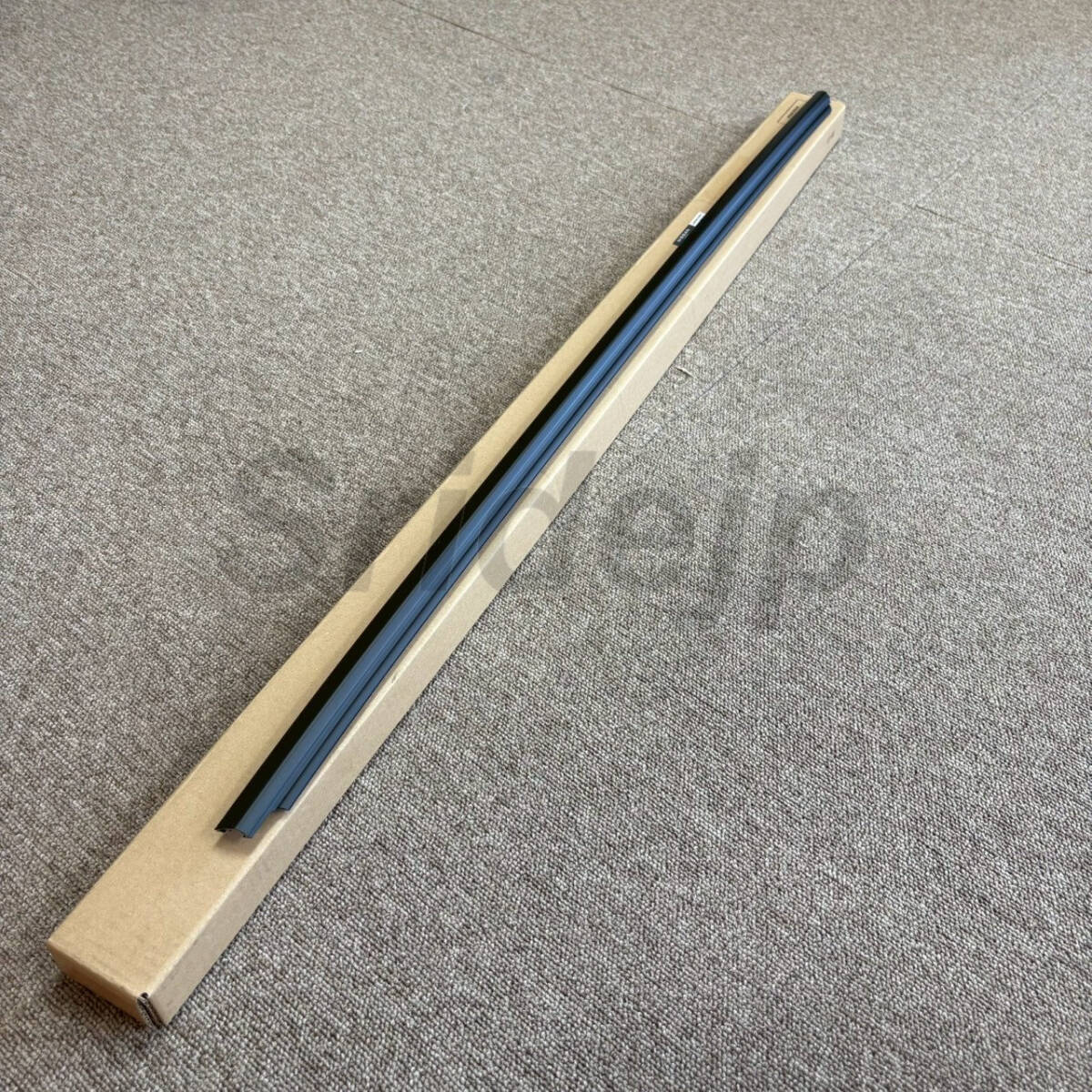 【新品】 日産純正 R35 GT-R フロントドア アウトサイドモールディング ASSY 右 スカイライン NISSAN Front door outside molding ASSY RH拍卖