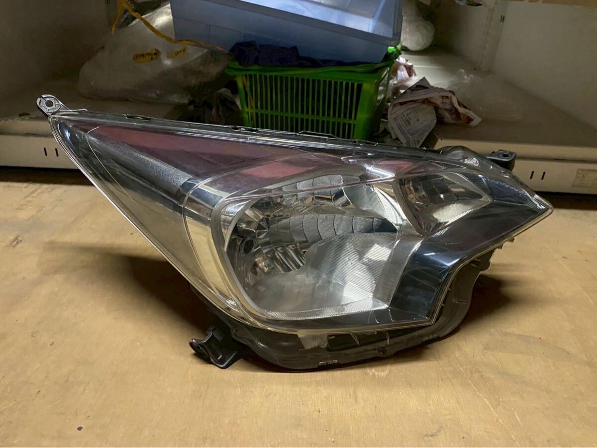 ◯A8386 ラクティス 120系 純正右ヘッドライト 52-212◯拍卖
