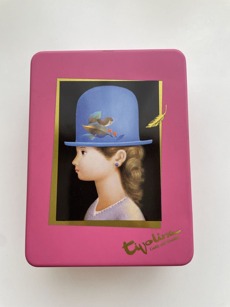 洋菓子赤い帽子の青い帽子の女の子 クッキー缶 昭和レトロ 今では見かけない貴重な絵柄 コレクションにいかが拍卖