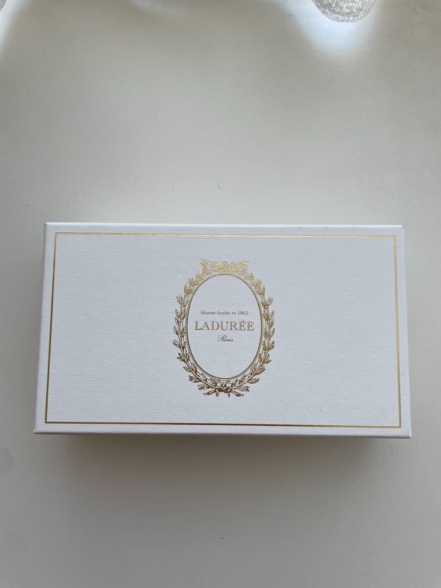 ラデュレ LADUREE 素敵なお箱 かわいい丸箱 コレクションに 小物収納にいかがですか拍卖