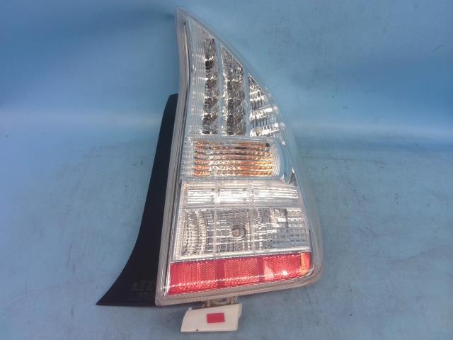 プリウス DAA-ZVW30 右テールランプ S 070 47-37 81550-47122拍卖