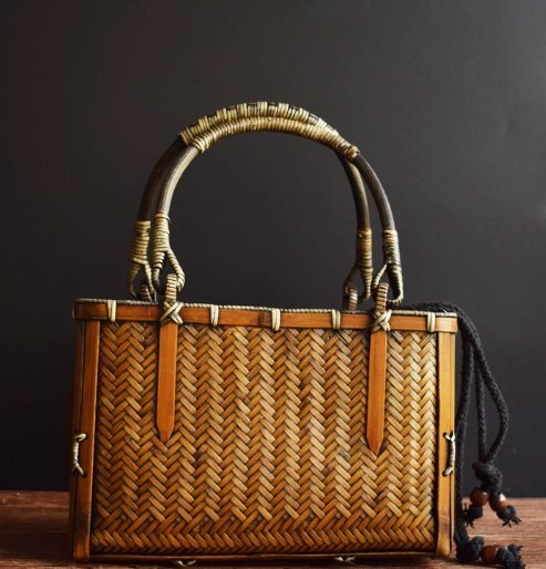 竹編みの逸品竹編みのバッグを手編みして作ります女性式のハンドバッグ茶器の収納は古いです拍卖