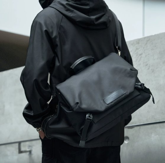 ショルダーバッグ男の大容量潮牌オートバイ斜め跨単肩かばんスポーツリュックサックショルダーバッグ男の人またがってカバンに乗ります拍卖