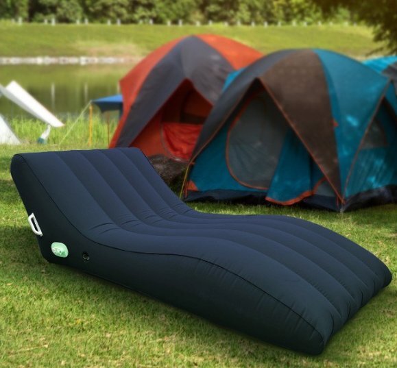 屋外の空気で膨らませる怠け者のソファの植毛屋外のマットレスの空気を吹き込むソファの空気ポンプを内蔵して折り畳んで携帯します拍卖