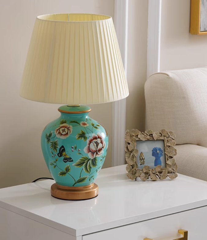 電気スタンド寝室のベッドサイドのランプリビングアメリカの復古の新しい中国式のヨーロッパ式の田園の暖かいアイデア遠隔制御の陶器の電気拍卖