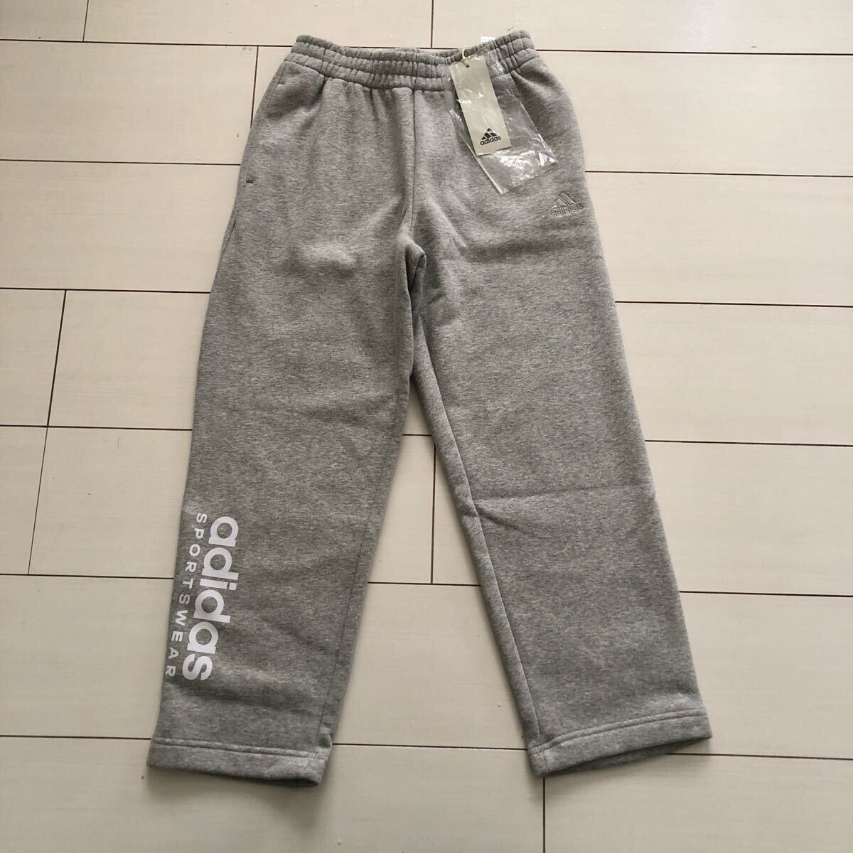 新品¥4,950アディダスadidas☆裏フリーススウェットパンツ【140】拍卖