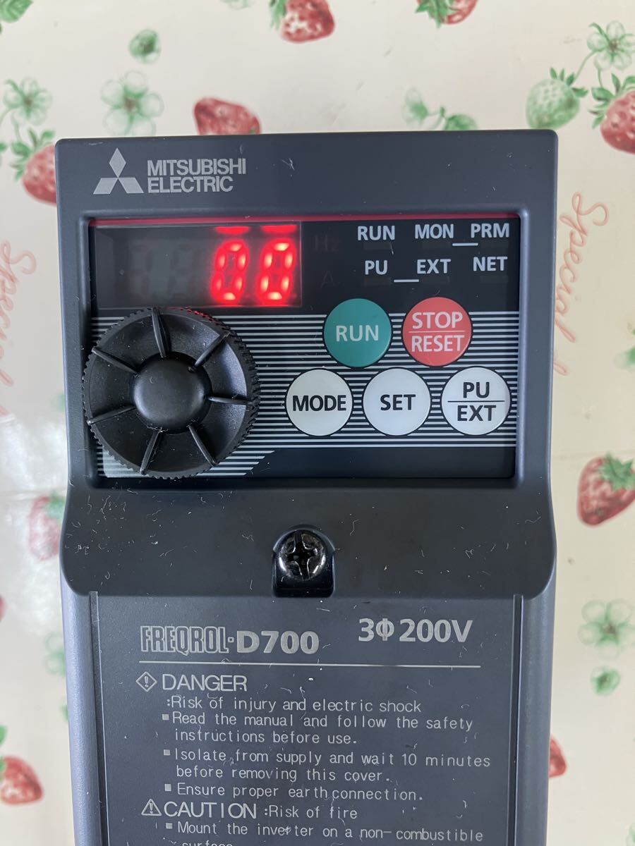 通電確認済  三菱 インバーター FR-D720-0.1拍卖