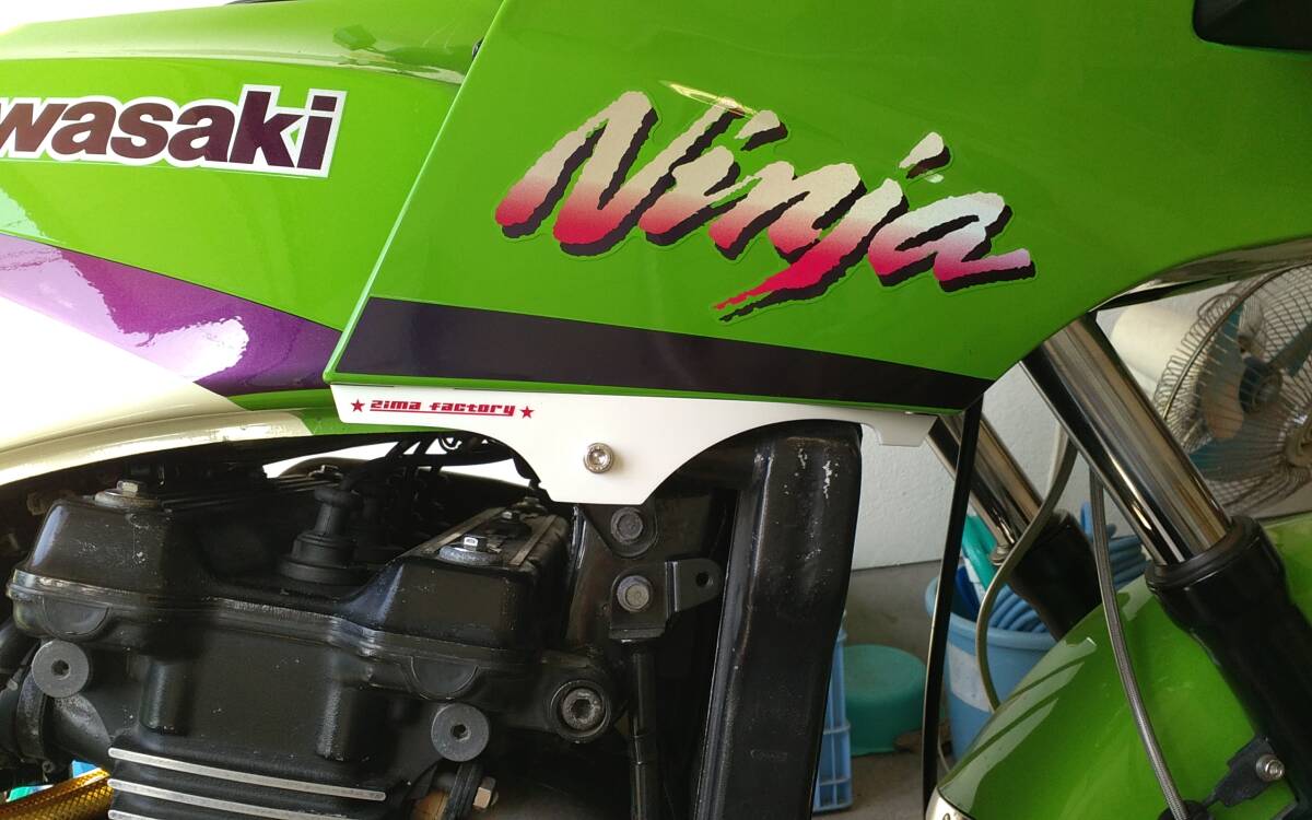 GPZ900R 【純正ラジエーター対応】アッパーカウルエンドリカバリープレート 【赤】拍卖