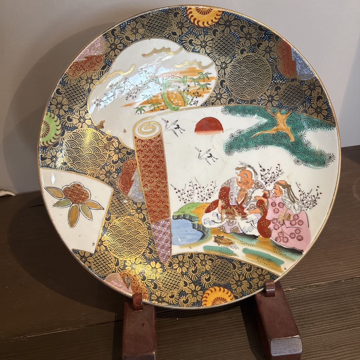 古九谷大皿時代品 花梨皿立て付き 床置き古美術収蔵品拍卖