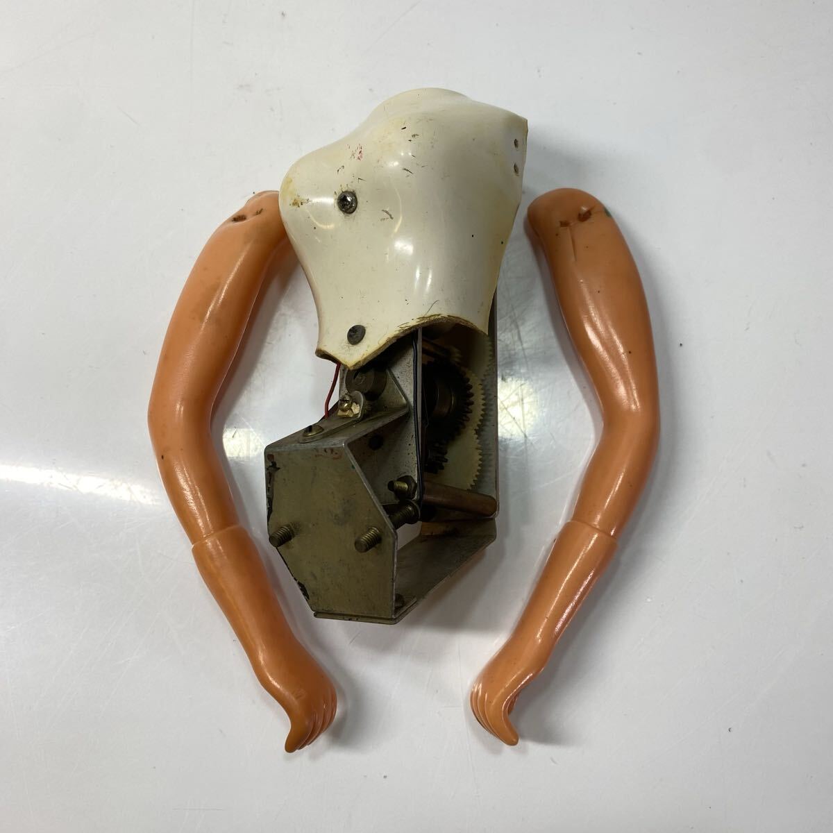 カラクリ 人形 ボディ 体部分 腕 アーム パーツ 部品 ライダー? 置物 インテリア アート 飾 古雑貨 古道具 ジャンク 現状品拍卖