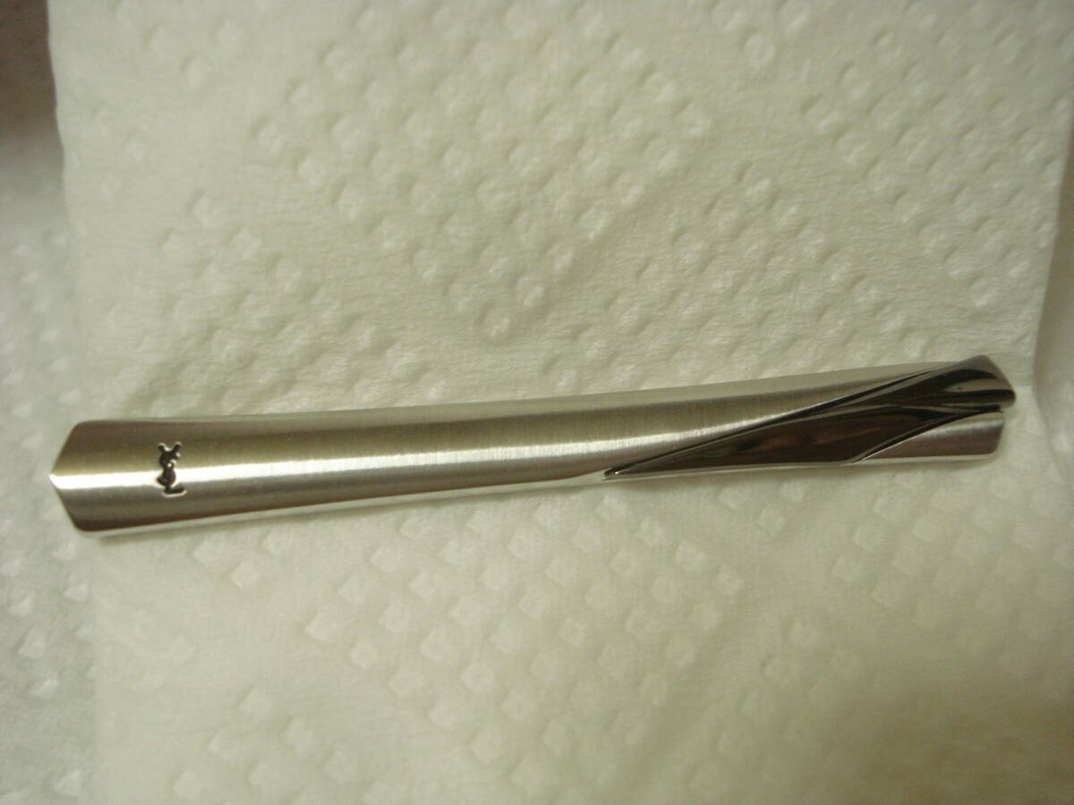 ☆ イヴサンローラン ネクタイピン☆ シルバー × 黒系 タイピン拍卖